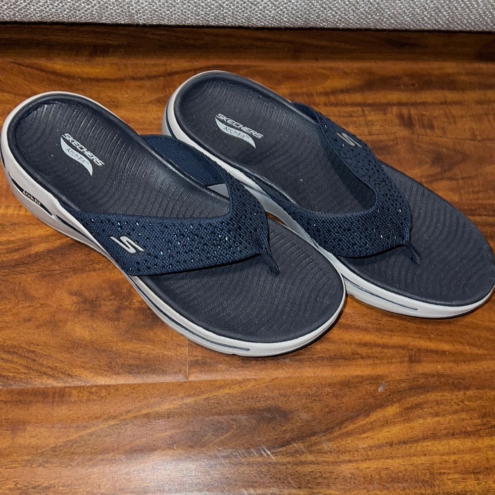 Navy sparkle sketchers arch fit sandal size 8